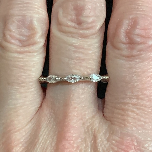 Silver tone rhinestone ring size 8 - Picture 6 of 6